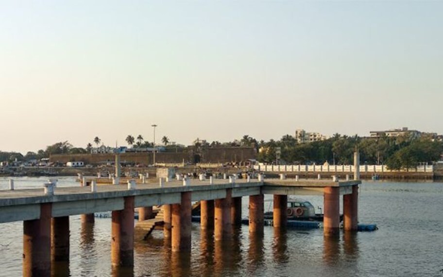 Daman Jetty Garden Landscape Image